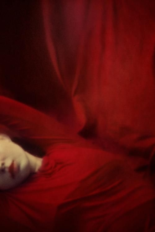 4caa0b74493ef01bd31066e8d5219777.jpg 方案配图,色彩意境,红色,