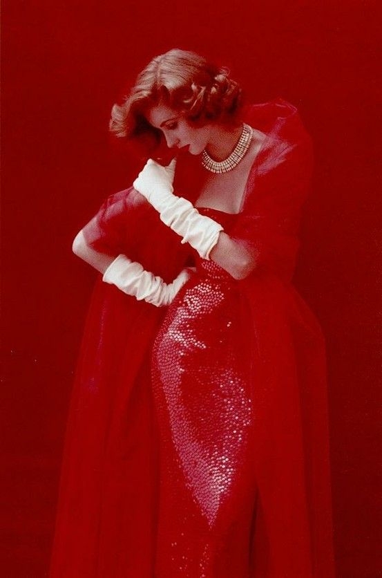 059df7a25ac2b8edc8d4a920065742c7.jpg 方案配图,色彩意境,红色,