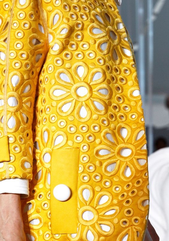 b8cda547dfa2b233aac0c27e674f2393.jpg 方案配图,色彩意境,黄色,