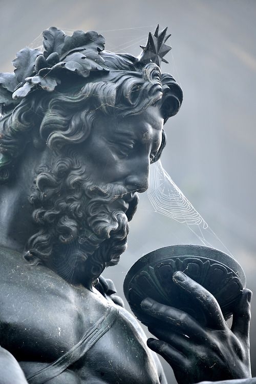 b8d0be75592219df775a212267e01de8.jpg 方案配图,色彩意境,灰色,