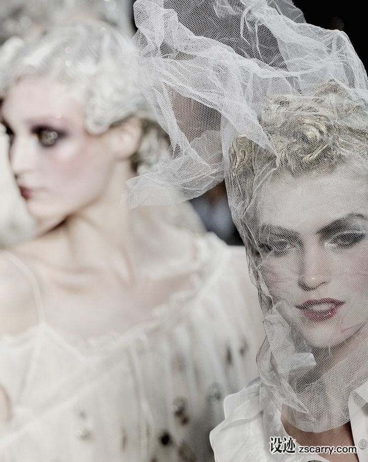 white-fashion-john-galliano.jpg 方案配图,色彩意境,白色,