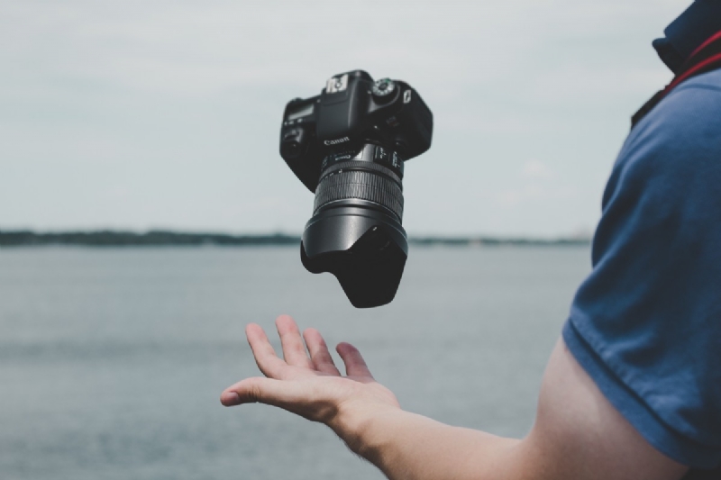 camera_man_photographer_person_canon-1410935.jpg 方案配图,客户爱好,摄影,