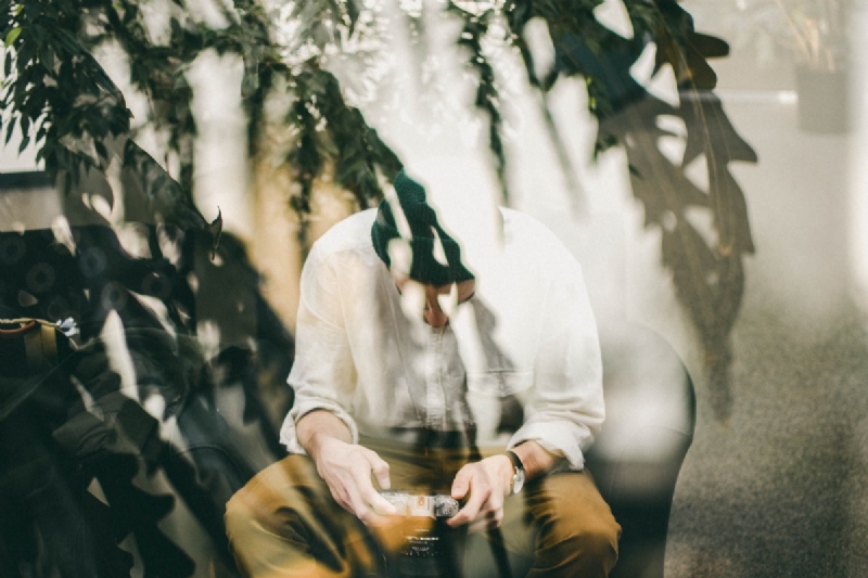 person_reflection_photographer_camera_sitting-1393199.jpg 方案配图,客户爱好,摄影,