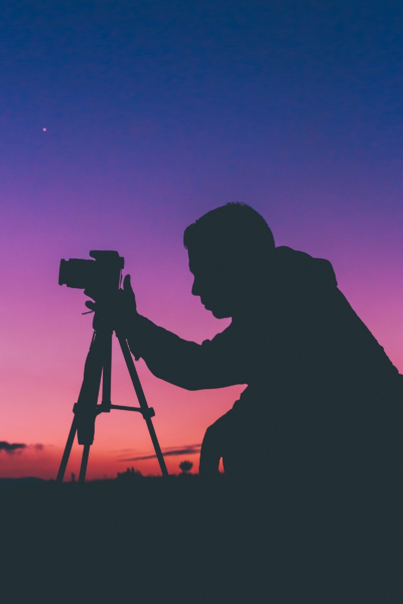 photographer_camera_silhouette_purple_pink-1394118.jpg 方案配图,客户爱好,摄影,