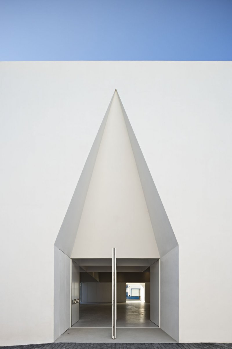 Aires-Mateus-Grandola-Meeting-Centre_16b-800x1200.jpg 参考素材,灵感来源,建筑造型,