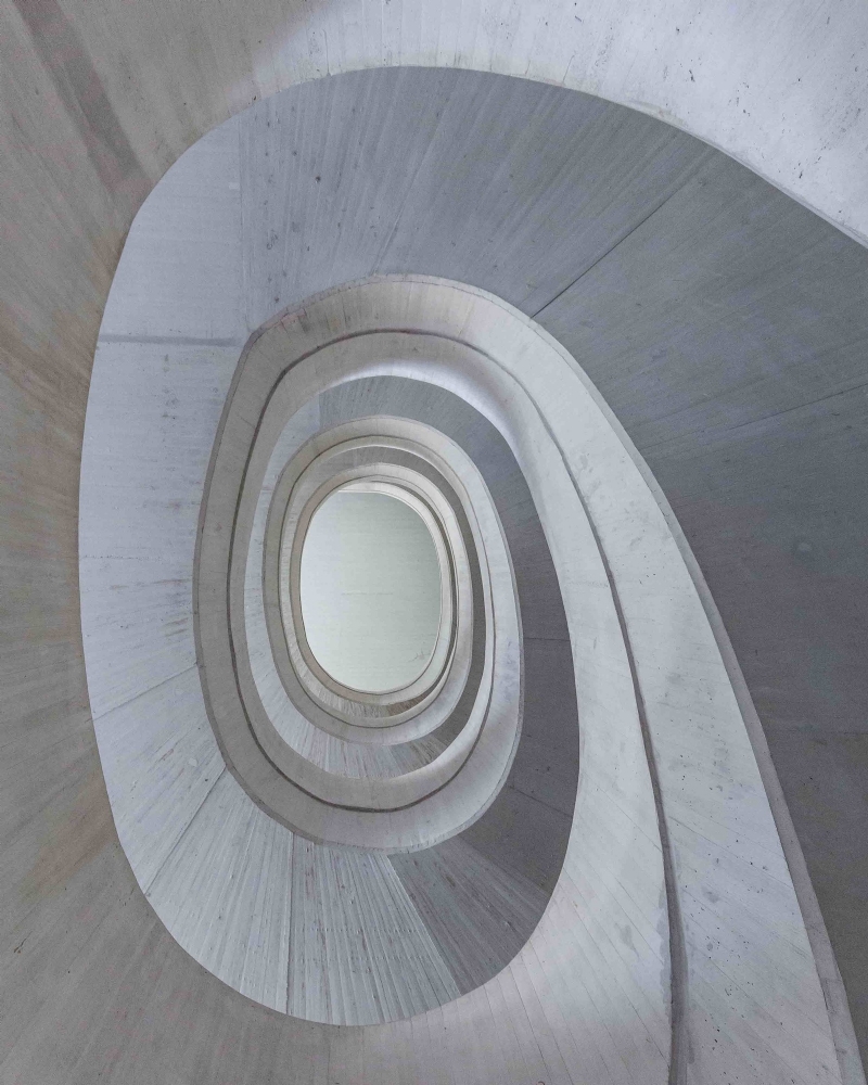 Palau_de_les_Arts_Valencia_Staircase_-_Santiago_Calatrava_-_lerichti.jpg 参考素材,灵感来源,建筑造型,