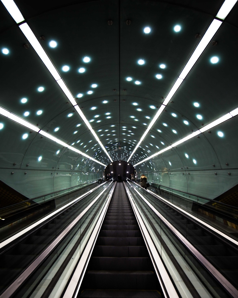 Swietokrzyska_metro_station_Warsaw_-_AMC_Architects_Wojciech_Fangor_-_lerichti.jpg 参考素材,灵感来源,建筑造型,