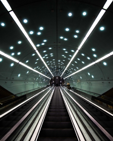 建筑造型 Swietokrzyska_metro_station_Warsaw_-_AMC_Architects_Wojciech_Fangor_-_lerichti.jpg