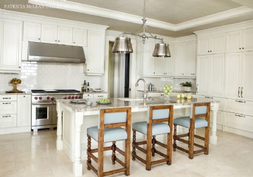 带岛台 PatriciaMcLean_StRegisAtlanta_1540Kitchen.jpg