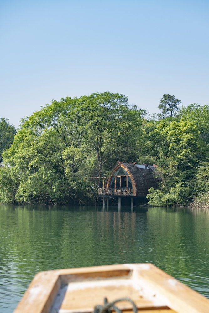 从小船上看船屋.jpg 建筑参考,商业建筑,民宿,