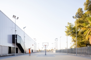 体育场馆 ERRE-arquitectura_Alqueria-del-Basket_16_exterior-courts.jpg