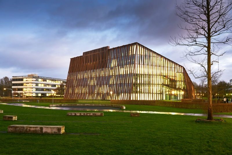 14_EAE_exterior_night.jpg 建筑参考,公共建筑,学校,