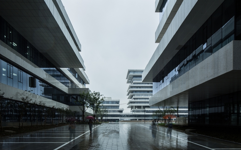 14_烟雨中的杭师大（张辉）.jpg 建筑参考,公共建筑,学校,