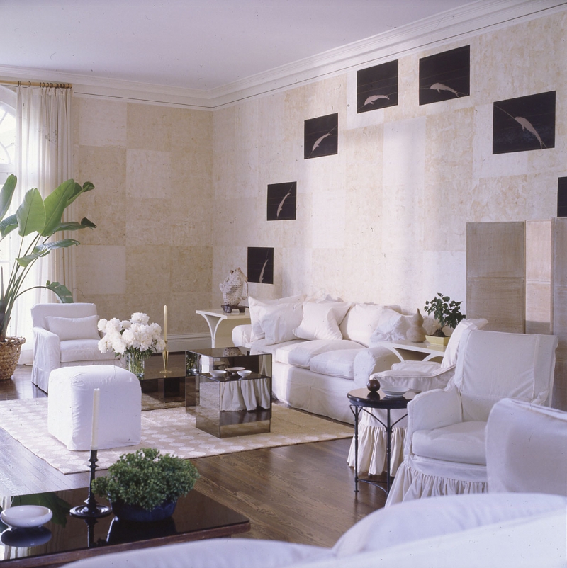 08-To+further+assist+the+neutral+wall+palate,+we+covered+every+piece+of+furniture+in+unbleached+muslin+slipcovers.+.jpg 家装参考,客厅,沙发背景墙,