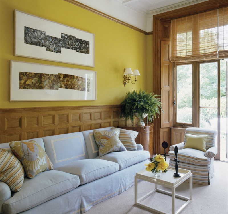 11-This+great+house+on+Holland+Park+in+London+needed+jolts+of+bright+color+to+balance+the+original+wooden+millwork.+.jpg 家装参考,客厅,沙发背景墙,