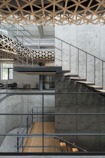 栏杆扶手 mafengwo-phase2-SYN-architects-08-staircase-details.jpg