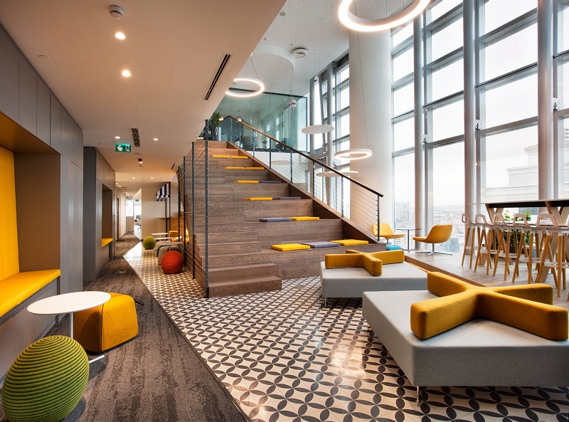 318b8424a595bca5911a43c87f8c5ea9.jpg 工装参考,商业空间,售楼处,