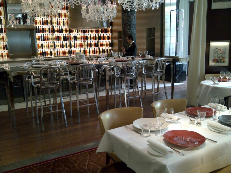 navy-1006-barstools-royal-monceau-paris-2-b.jpg 软装单品,座具,餐椅,