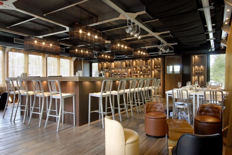 navy-1006-chairiv-restaurant-rome-1-b.jpg 软装单品,座具,餐椅,