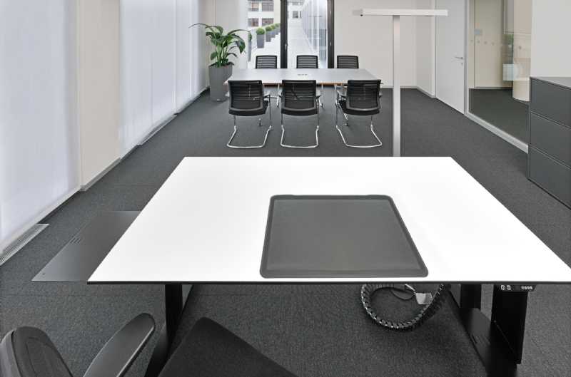 hero-550h-referenz-sanitas-hero-003-b.jpg 软装单品,办公,会议洽谈椅,