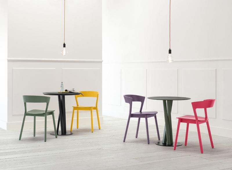 edith-0070-le-edith-0123-r-niels-sedia-edith-laccata-e-tavolino-niels-chair-edith-in-lacquered-colors-and-table-niels-b.jpg 软装单品,座具,餐椅,