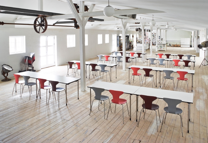 munkegaard-chair-and-plico-table-installation-b.jpg 软装单品,办公,会议洽谈椅,