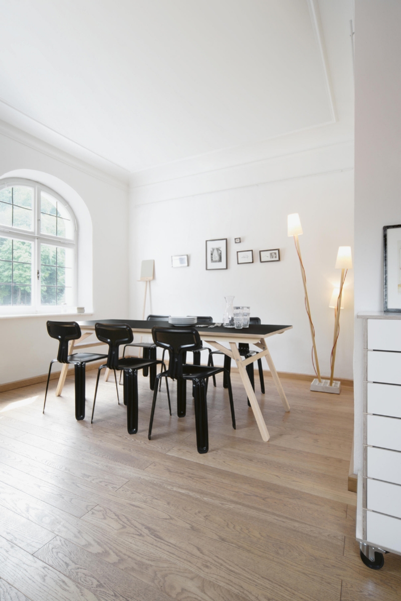 pressed-chair-lino-schw-pchair-rgb-cjaeger-jaeger-h.jpg 软装单品,座具,餐椅,