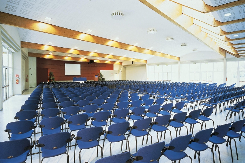 aura-gallery-2-b.jpg 软装单品,办公,会议洽谈椅,