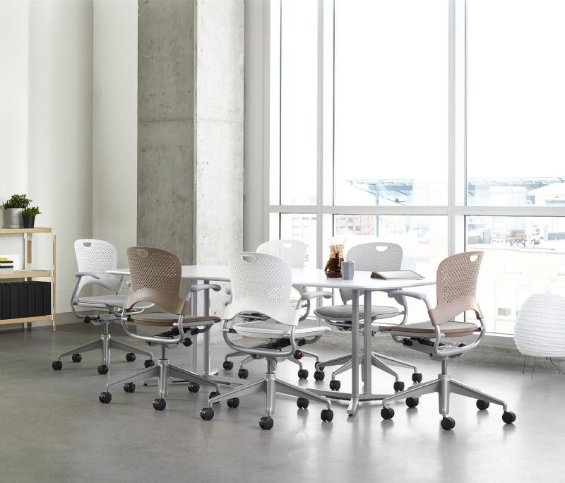 caper-capermultipurposechair-ambient-1-b.jpg 软装单品,办公,会议洽谈椅,