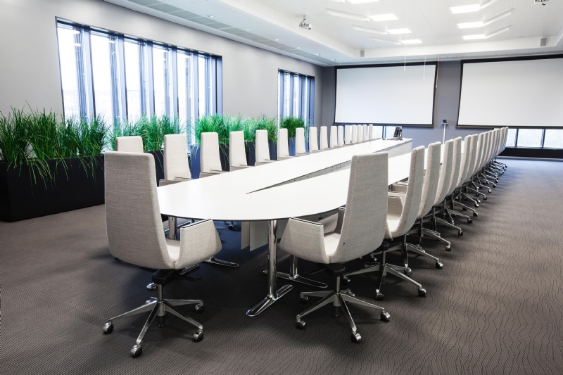 clint-vip-chairs-and-colonnade-table-b.jpg 软装单品,办公,会议洽谈椅,