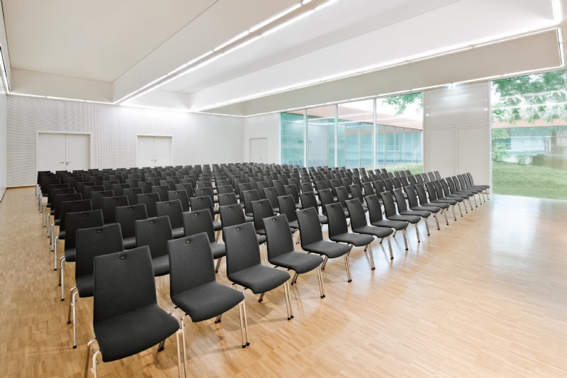 tool2-1330-136-referenz-messedresden-b.jpg 软装单品,办公,会议洽谈椅,