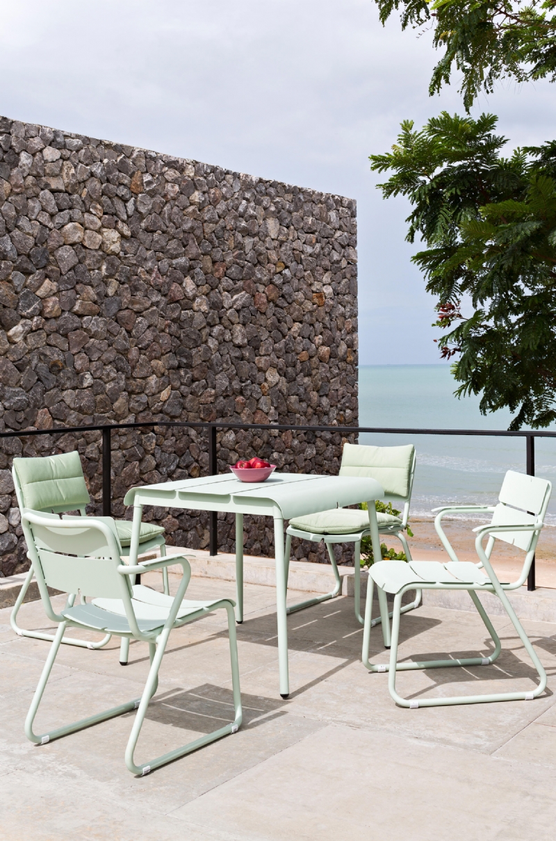 corail-armchairs-green-table-80x80-h.jpg 软装单品,座具,户外椅,