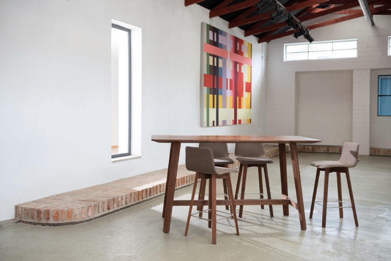 milieu-maverick-bar-tab-4f-hz-and-bar-4f-pol-kff-1-b.jpg 软装单品,座具,餐椅,