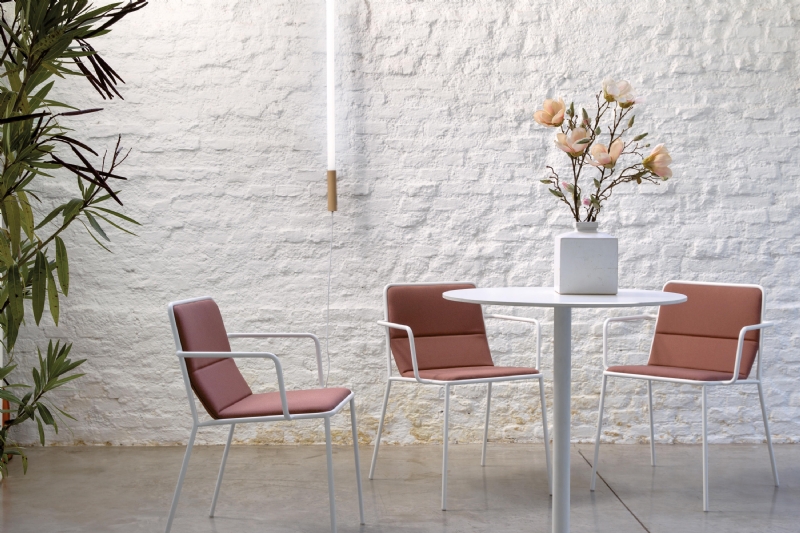 tres-ambient-ar-brescia-b.jpg 软装单品,办公,会议洽谈椅,