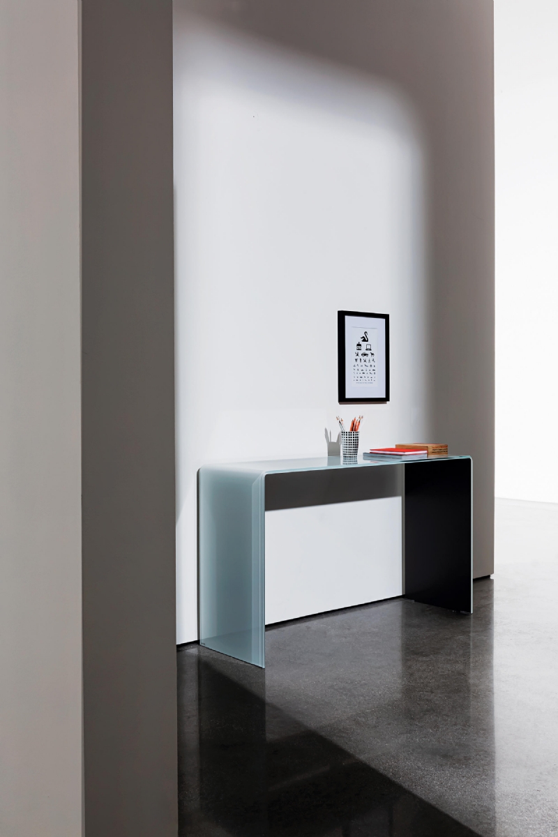 bridge-sovet-essential-2-341-h.jpg 软装单品,桌子,玄关桌,