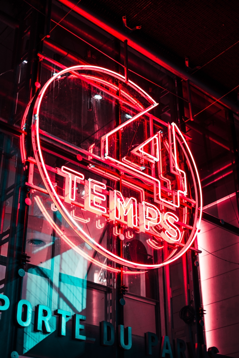 jules-d-daI0sTm52oc-unsplash896d.jpg 方案配图,色彩意境,红色,