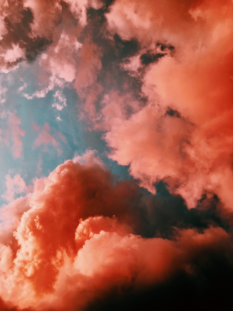 laura-vinck-Hyu76loQLdk-unsplash2661.jpg 方案配图,色彩意境,红色,