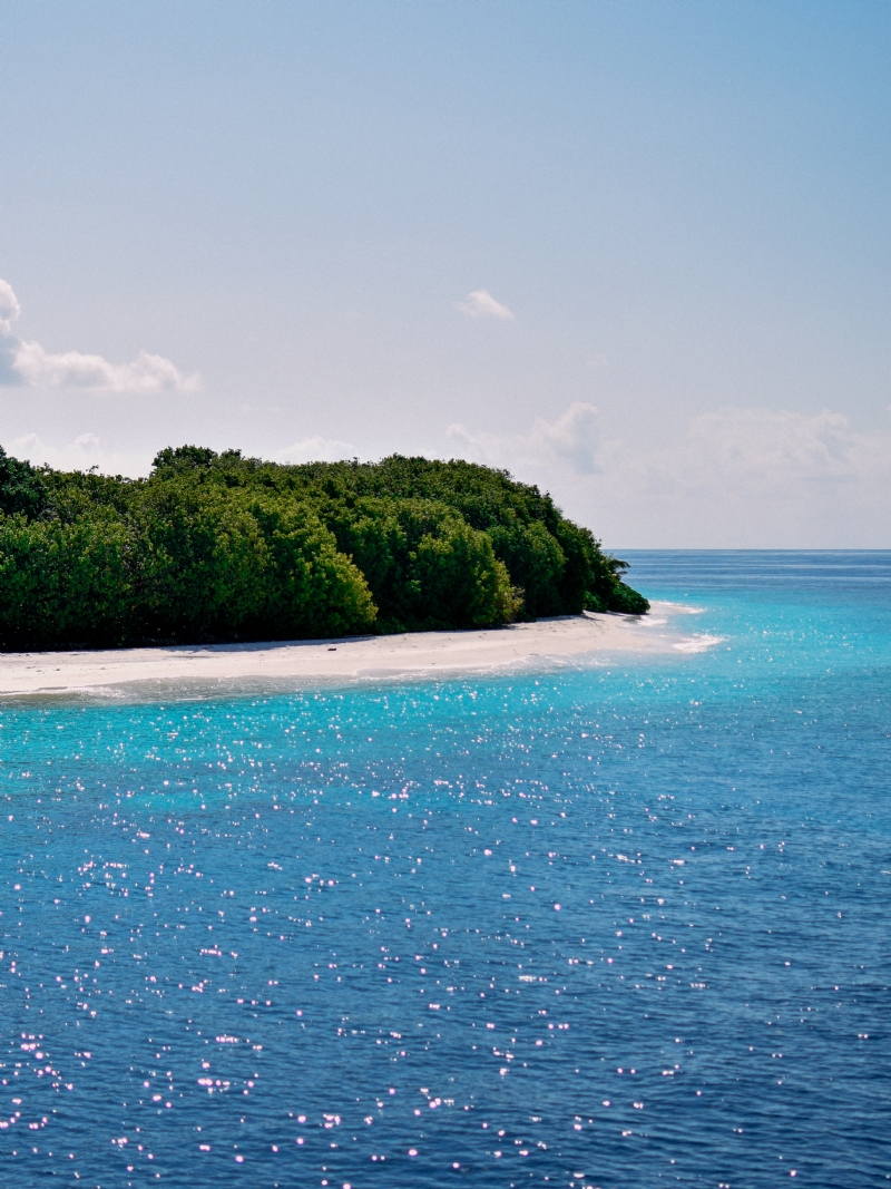 abyan-athif-fUqSlJKu3D0-unsplashe89f.jpg 方案配图,色彩意境,蓝色,