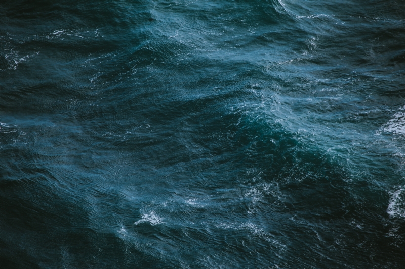 ivana-cajina-LlDQPnErFxo-unsplash2fb8.jpg 方案配图,色彩意境,蓝色,