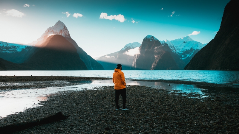 james-adams-gNfRx-vLuLc-unsplash8f95.jpg 方案配图,色彩意境,蓝色,