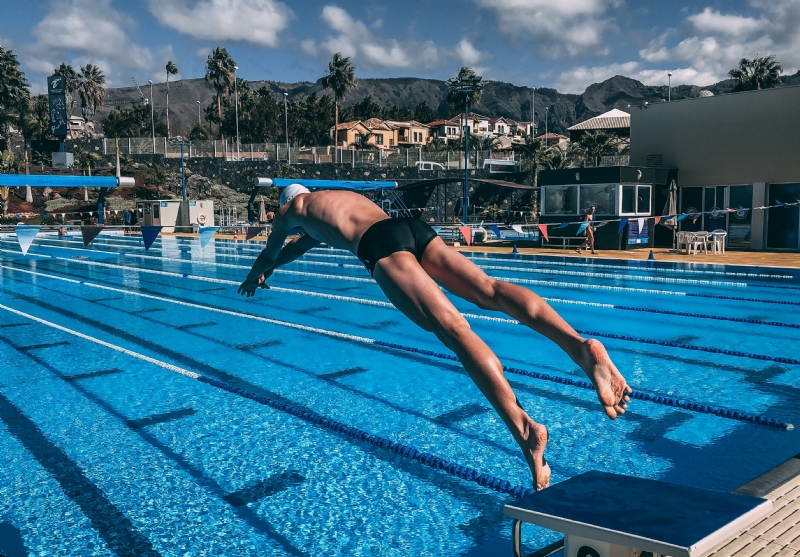 max-lou-RIUalGSKgdk-unsplash4956.jpg 方案配图,色彩意境,蓝色,