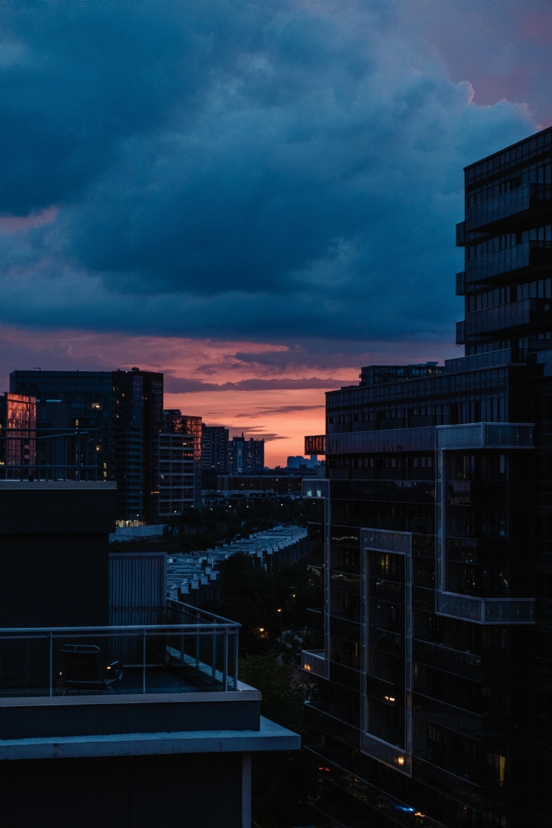 patrick-tomasso-RvTzkm1fEoo-unsplashcac9.jpg 方案配图,色彩意境,蓝色,