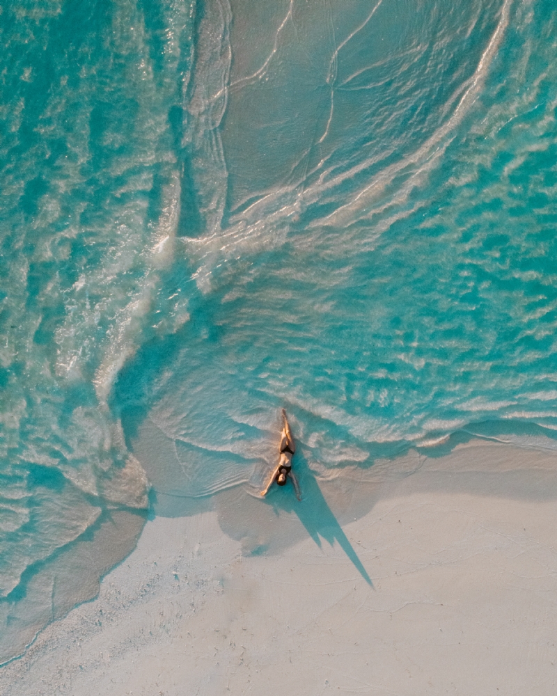 shifaaz-shamoon-p8cJzXjo0LU-unsplasha171.jpg 方案配图,色彩意境,蓝色,