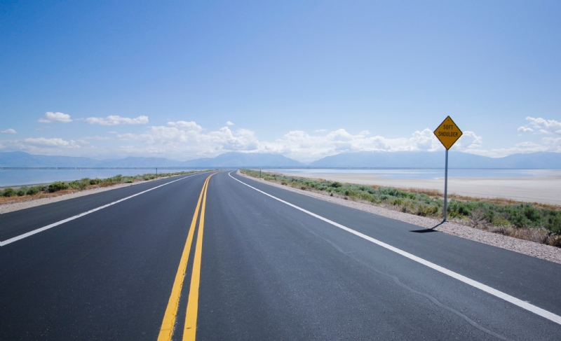 sylvia-zhou-uHMtAkVUIjo-unsplash4774.jpg 方案配图,色彩意境,蓝色,