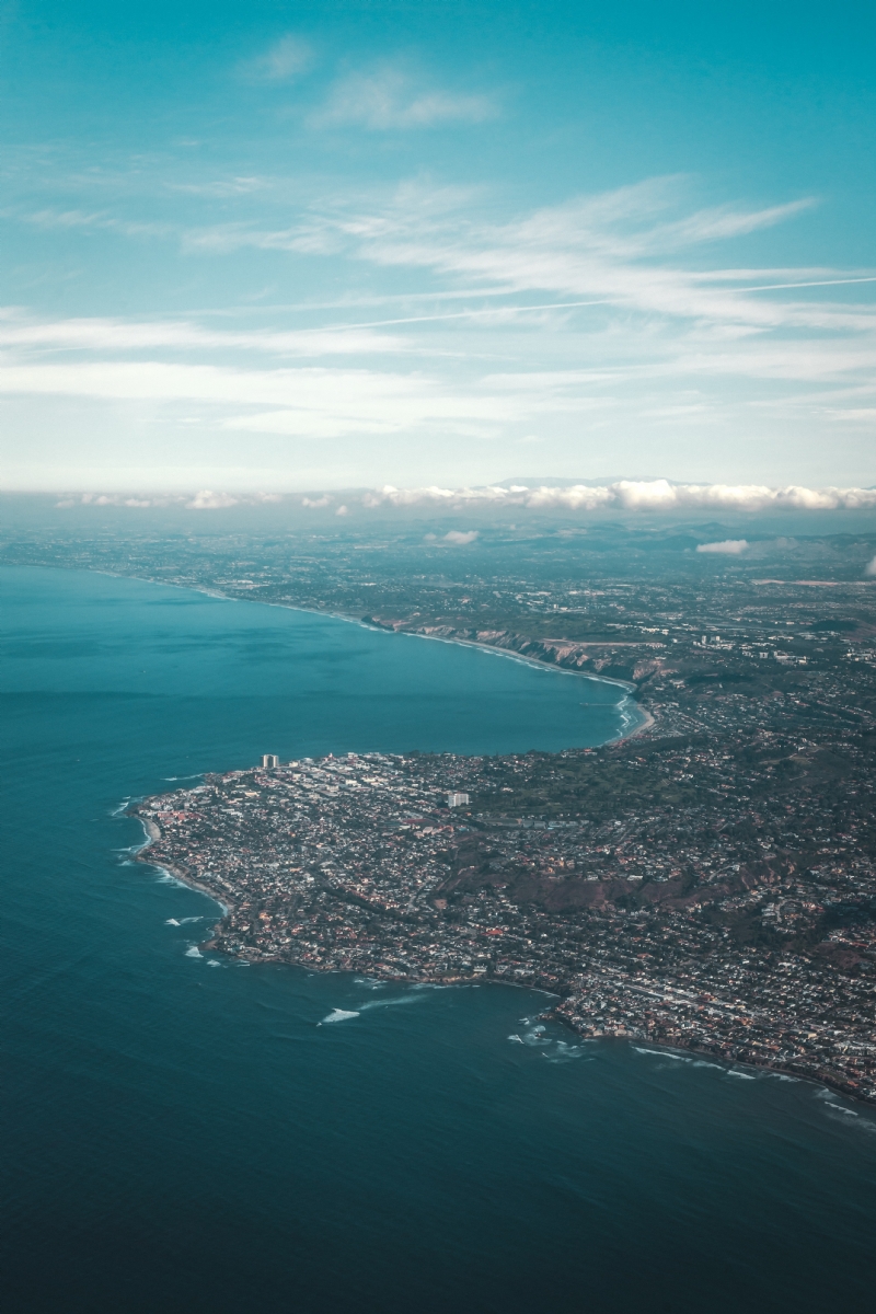 trent-haaland-xYdxw6C3tSA-unsplash247c.jpg 方案配图,色彩意境,蓝色,