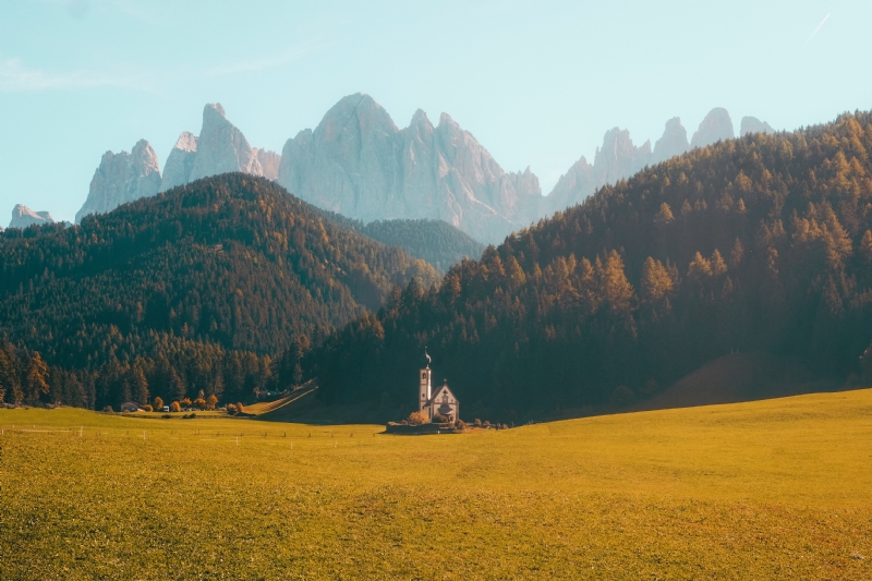 cristina-gottardi-VtRfw-dGPzg-unsplash678f.jpg 方案配图,色彩意境,黄色,
