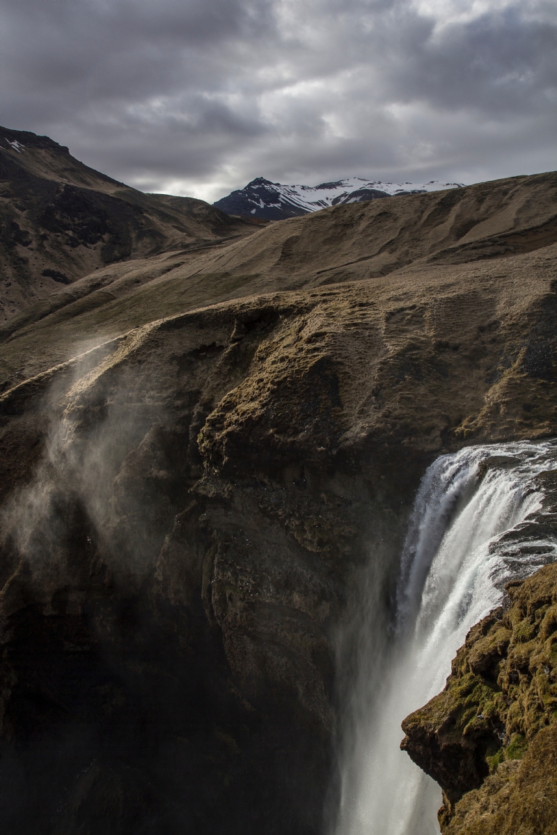 roland-larsson-8AceP6OOF3o-unsplash3e9e.jpg 方案配图,色彩意境,褐色,
