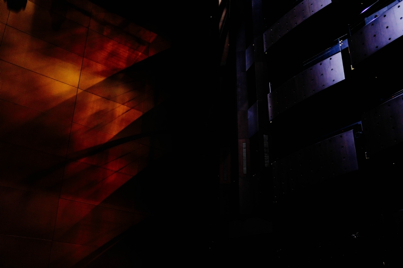 adrien-olichon-pf7YwDihNL4-unsplash1bb0.jpg 方案配图,色彩意境,黑色,