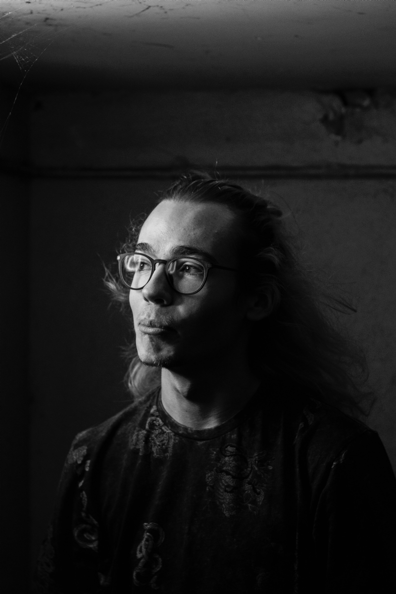 alfred-kenneally-MHVKFFvpspE-unsplash2862.jpg 方案配图,色彩意境,黑色,