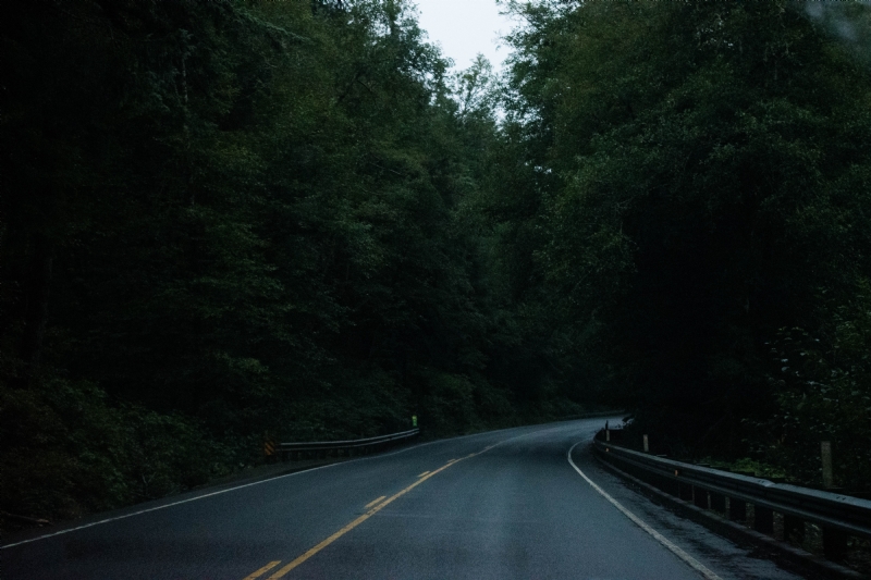 andy-li-A_zge8Q31Wg-unsplasha000.jpg 方案配图,色彩意境,黑色,